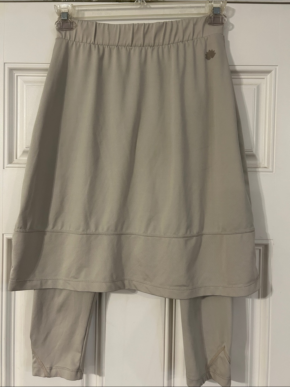Snoga Athletics Women's Beige Active Skirt with Attached Leggings, Size M.